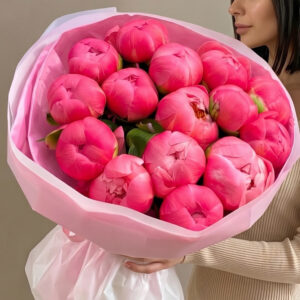 15 коралловых пионов