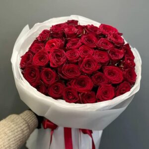 35 красных роз