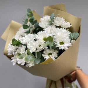 букет из 5 хризантем