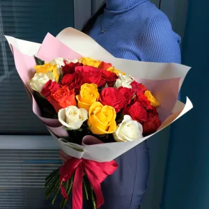 Букет роз 35 штук разноцветные