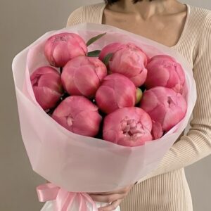 букет коралловых пионов