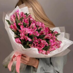 букет розовая альстромерия