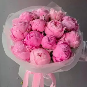 букет розовых пионов