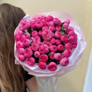 кустовая пионовидная роза